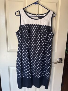 Ivanka Trump Linen Blend Navy and White Sleeveless Patterned Midi Dress Size 12
